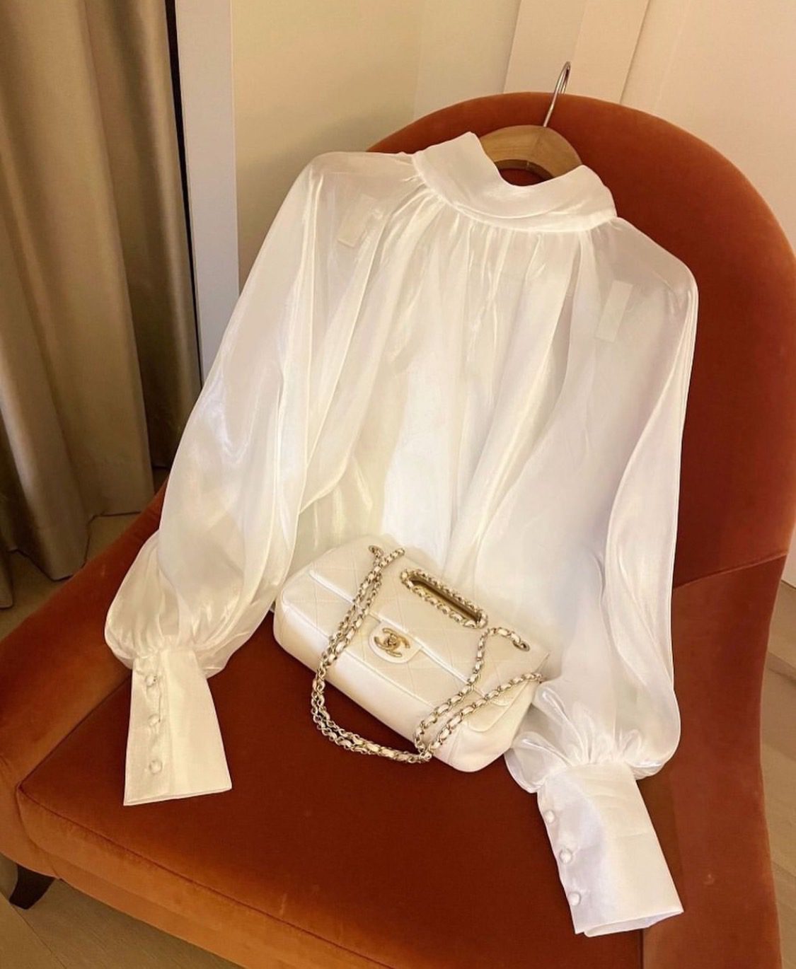 เสื้อแขนยาวซีทรู แขนพอง มีกระดุม ด้านหน้าผ้าทึบ Free Size - Image 3