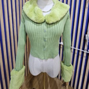 เสื้อแขนยาวไหมพรม(ร่อง) สีเขียว ถอดเฟอร์ได้ คอ-ปลอกแขน Size S