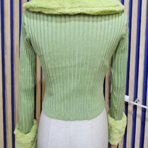 เสื้อแขนยาวไหมพรม(ร่อง) สีเขียว ถอดเฟอร์ได้ คอ-ปลอกแขน Size S