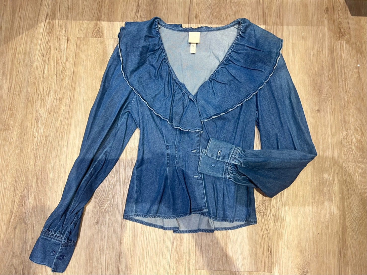 H&M เสื้อยีนส์แขนยาว คอระบาย มีกระดุมหน้า ไซส์ S - Image 2