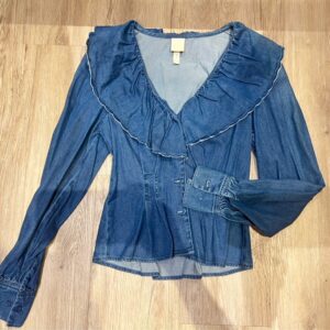 H&M เสื้อยีนส์แขนยาว คอระบาย มีกระดุมหน้า