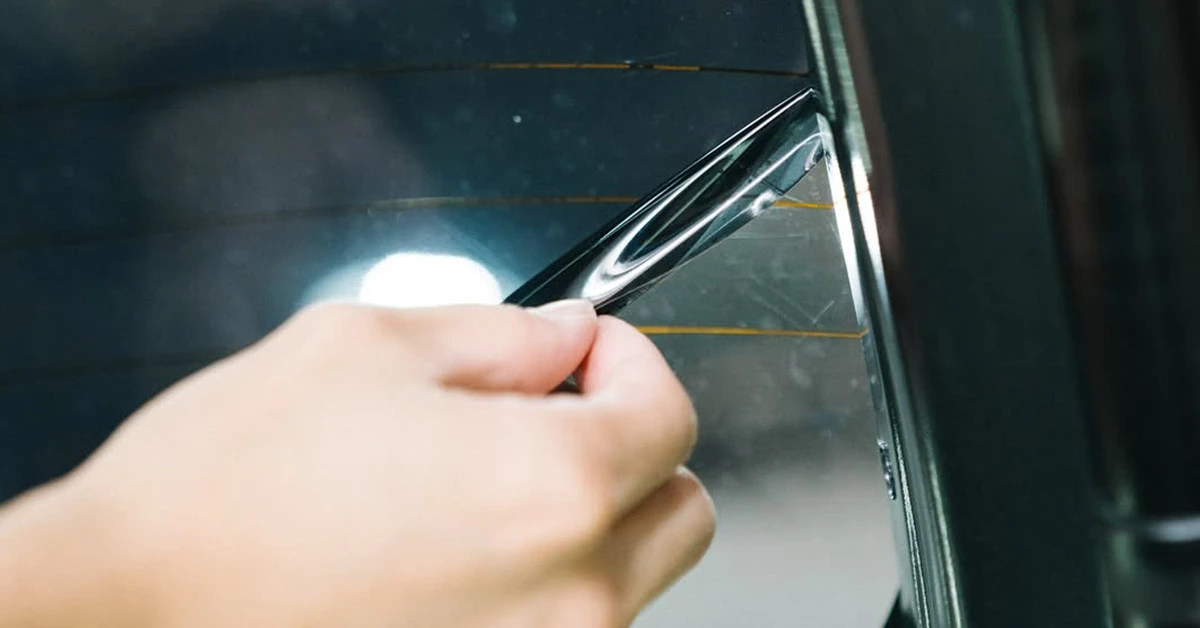 การทำงานของฟิล์ม EasyTint ด้วยไฟฟ้าสถิต